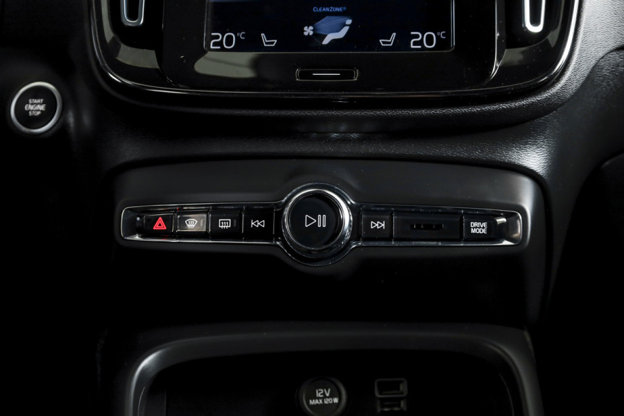 Volvo XC40 1.5 T5 Recharge R-Design | S/K-Panodak | Elek. Trekhaak | Harman/Kardon | Dig. Cockpit | Cruise | Winterpakket | 360 Camera | NAV + App. Connect | ECC | Elek. Klep | LM 19" |
