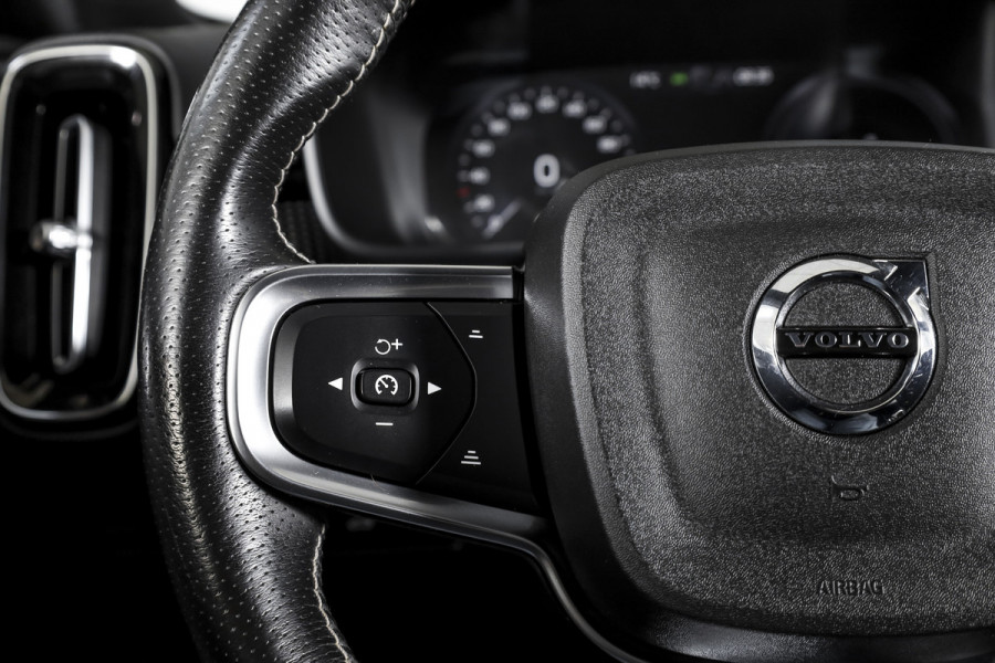 Volvo XC40 1.5 T5 Recharge R-Design | S/K-Panodak | Elek. Trekhaak | Harman/Kardon | Dig. Cockpit | Cruise | Winterpakket | 360 Camera | NAV + App. Connect | ECC | Elek. Klep | LM 19" |