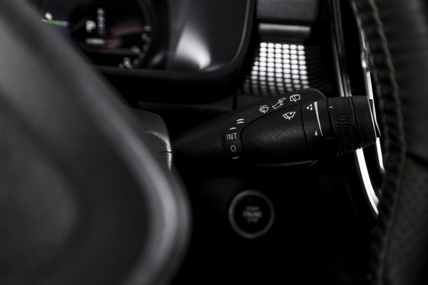 Volvo XC40 1.5 T5 Recharge R-Design | S/K-Panodak | Elek. Trekhaak | Harman/Kardon | Dig. Cockpit | Cruise | Winterpakket | 360 Camera | NAV + App. Connect | ECC | Elek. Klep | LM 19" |