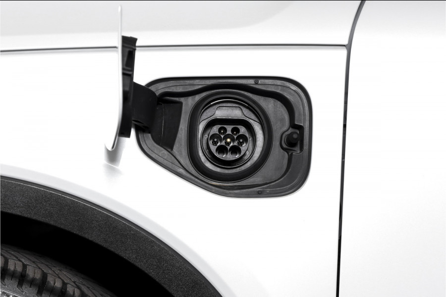 Volvo XC40 1.5 T5 Recharge R-Design | S/K-Panodak | Elek. Trekhaak | Harman/Kardon | Dig. Cockpit | Cruise | Winterpakket | 360 Camera | NAV + App. Connect | ECC | Elek. Klep | LM 19" |