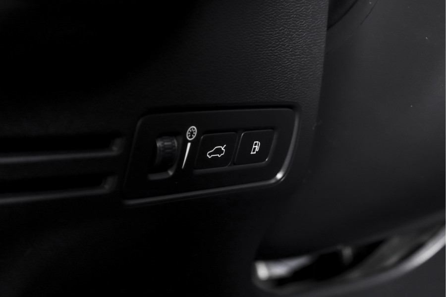 Volvo XC40 1.5 T5 Recharge R-Design | S/K-Panodak | Elek. Trekhaak | Harman/Kardon | Dig. Cockpit | Cruise | Winterpakket | 360 Camera | NAV + App. Connect | ECC | Elek. Klep | LM 19" |