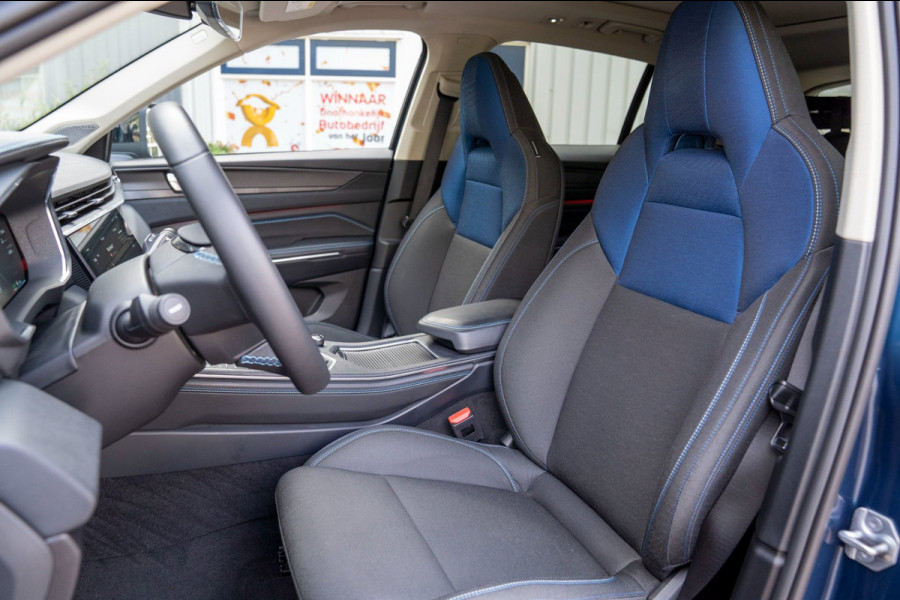 Lynk & Co 01 1.5 |Prijs incl. 12 mnd garantie| PDC Panoramadak LMV Navi Trekhaak Apple carplay/Android auto Camera