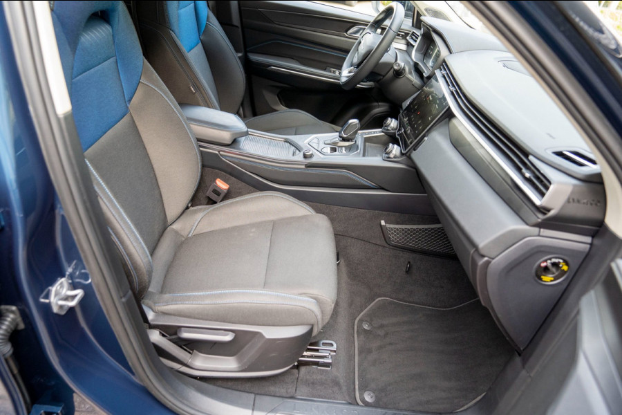 Lynk & Co 01 1.5 |Prijs incl. 12 mnd garantie| PDC Panoramadak LMV Navi Trekhaak Apple carplay/Android auto Camera