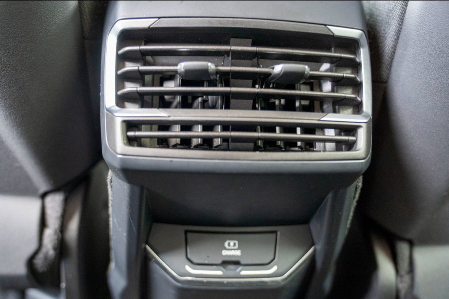 Lynk & Co 01 1.5 |Prijs incl. 12 mnd garantie| PDC Panoramadak LMV Navi Trekhaak Apple carplay/Android auto Camera