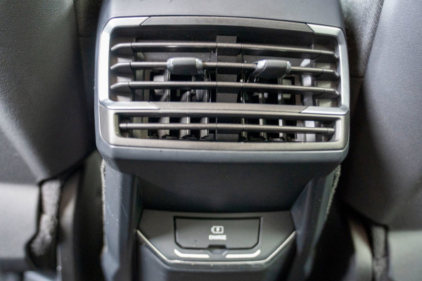 Lynk & Co 01 1.5 |Prijs incl. 12 mnd garantie| PDC Panoramadak LMV Navi Trekhaak Apple carplay/Android auto Camera