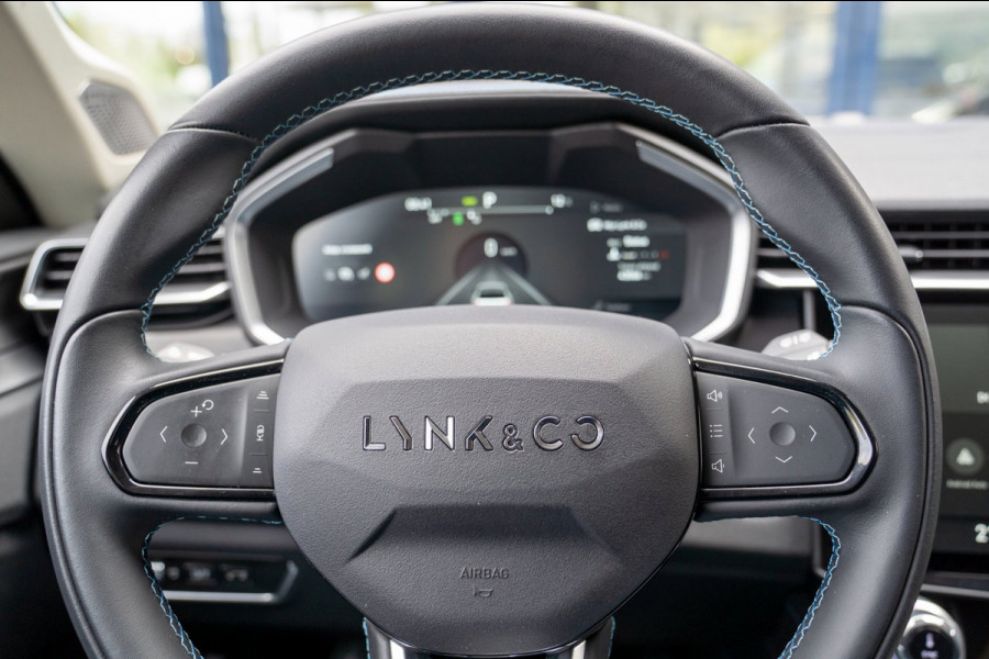 Lynk & Co 01 1.5 |Prijs incl. 12 mnd garantie| PDC Panoramadak LMV Navi Trekhaak Apple carplay/Android auto Camera