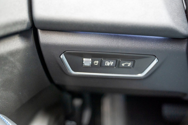Lynk & Co 01 1.5 |Prijs incl. 12 mnd garantie| PDC Panoramadak LMV Navi Trekhaak Apple carplay/Android auto Camera