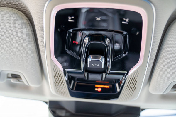 Lynk & Co 01 1.5 |Prijs incl. 12 mnd garantie| PDC Panoramadak LMV Navi Trekhaak Apple carplay/Android auto Camera