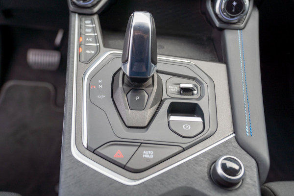 Lynk & Co 01 1.5 |Prijs incl. 12 mnd garantie| PDC Panoramadak LMV Navi Trekhaak Apple carplay/Android auto Camera