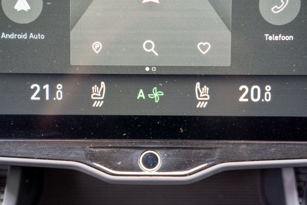 Lynk & Co 01 1.5 |Prijs incl. 12 mnd garantie| PDC Panoramadak LMV Navi Trekhaak Apple carplay/Android auto Camera