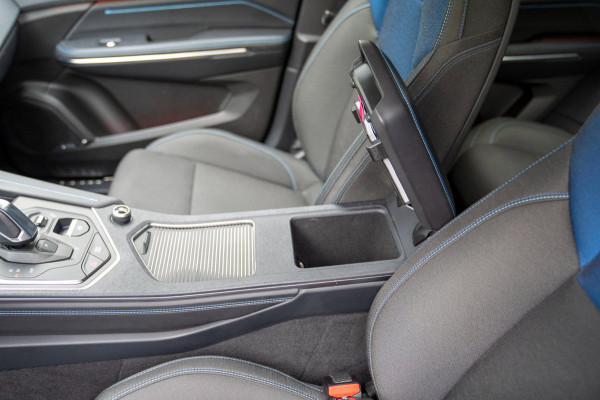 Lynk & Co 01 1.5 |Prijs incl. 12 mnd garantie| PDC Panoramadak LMV Navi Trekhaak Apple carplay/Android auto Camera