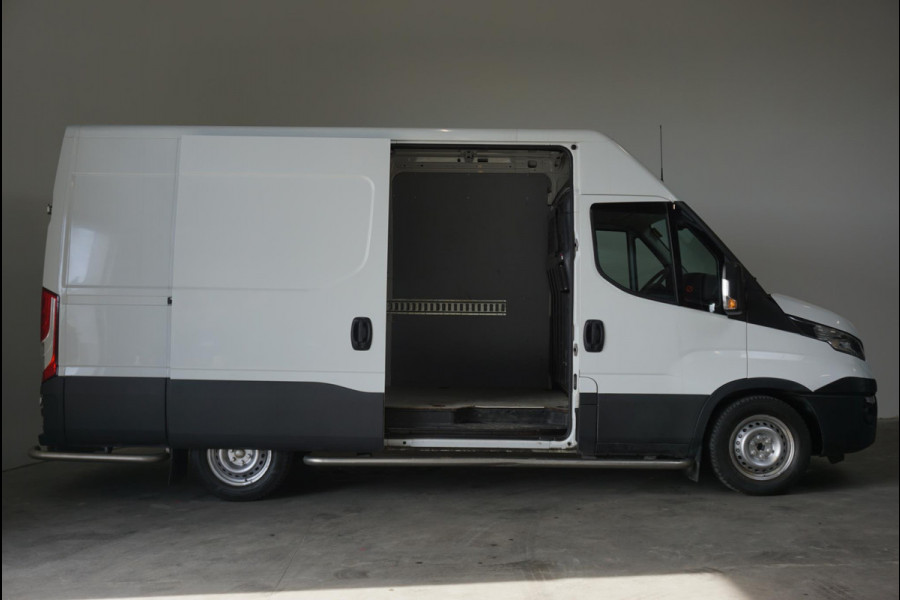 Iveco Daily 35S14 140pk L2H2/L3H2 3500kg Trekhaak Airco Cruise