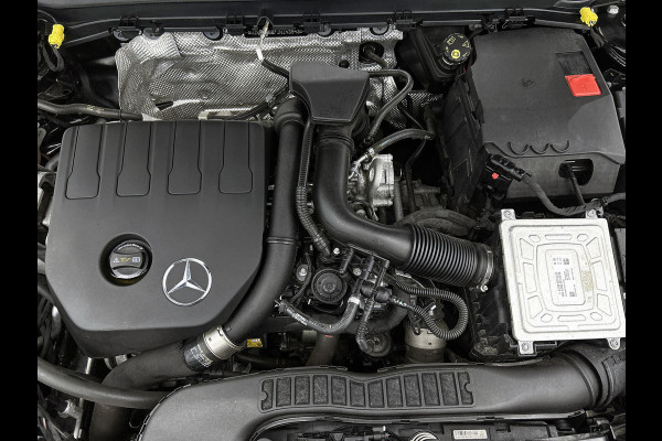 Mercedes-Benz CLA-Klasse Shooting Brake 200 Business Solution AMG(NL-auto, Dealer OndH, Panorama, SfeerV,Camera, StoelV, Etc)