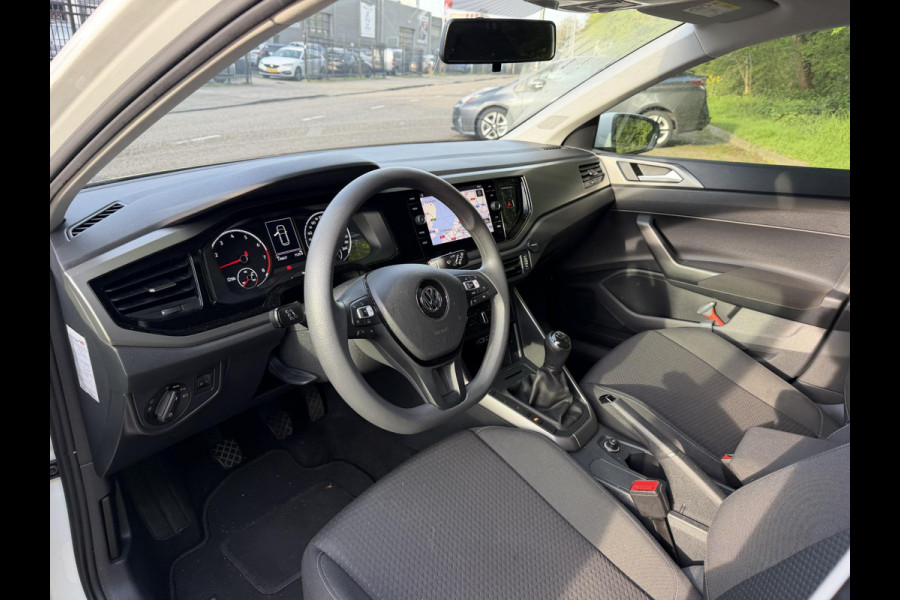 Volkswagen Polo 1.0 TSI Comfortline . NAVIGATIE . PARKEERSENSOREN VOOR  & ACHTER .