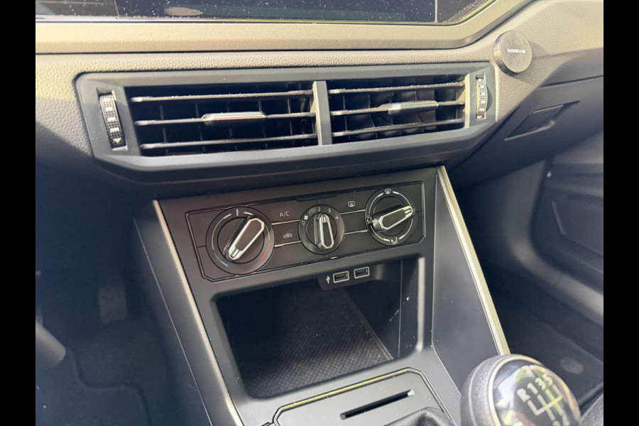 Volkswagen Polo 1.0 TSI Comfortline . NAVIGATIE . PARKEERSENSOREN VOOR  & ACHTER .