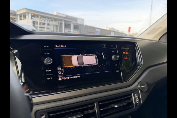 Volkswagen Polo 1.0 TSI Comfortline . NAVIGATIE . PARKEERSENSOREN VOOR  & ACHTER .