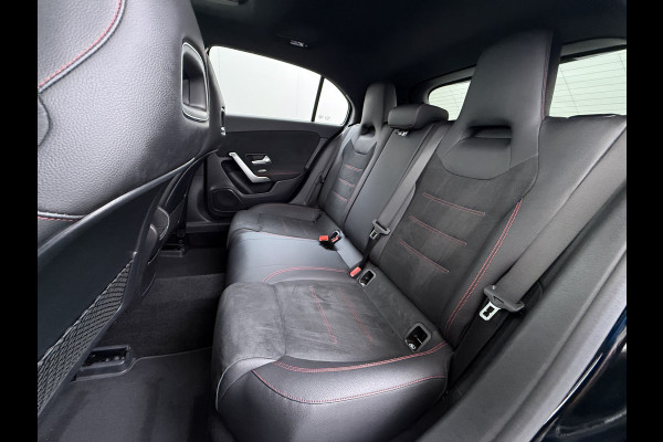 Mercedes-Benz A-Klasse 250e AMG // Soh 94,5% // Panoramadak // Distronic // Carplay // 18" // Nightpakket // All Season Banden // Widescreen
