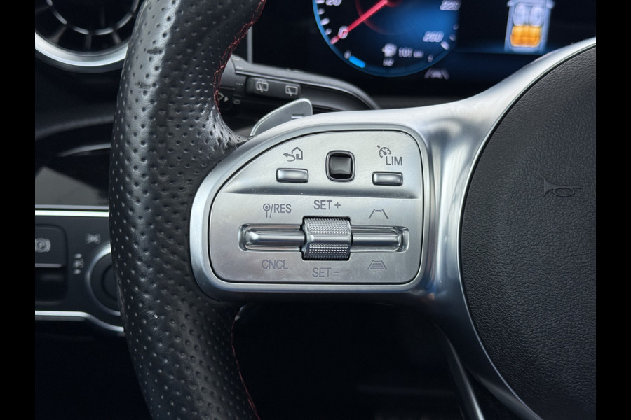 Mercedes-Benz A-Klasse 250e AMG // Soh 94,5% // Panoramadak // Distronic // Carplay // 18" // Nightpakket // All Season Banden // Widescreen