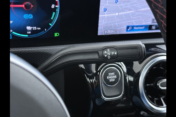 Mercedes-Benz A-Klasse 250e AMG // Soh 94,5% // Panoramadak // Distronic // Carplay // 18" // Nightpakket // All Season Banden // Widescreen