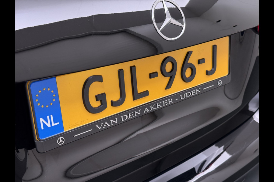 Mercedes-Benz A-Klasse 250e AMG // Soh 94,5% // Panoramadak // Distronic // Carplay // 18" // Nightpakket // All Season Banden // Widescreen