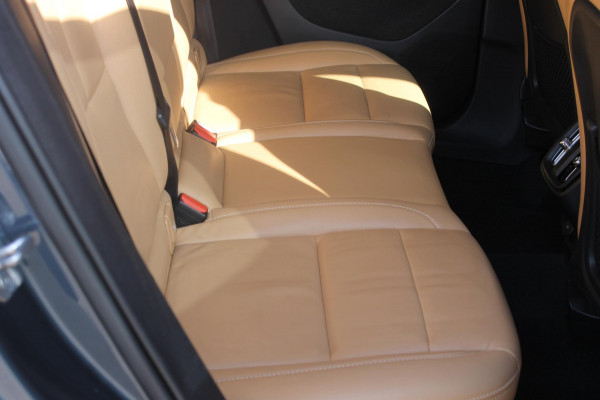 Volvo XC40 B4 211PK Automaat Inscription Panoramisch schuif-kanteldak / Semi elektrisch wegklapbare trekhaak / Adaptieve cruise control / Lederen bekleding / Harman Kardon Audio