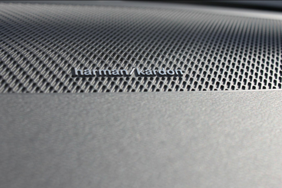 Volvo XC40 B4 211PK Automaat Inscription Panoramisch schuif-kanteldak / Semi elektrisch wegklapbare trekhaak / Adaptieve cruise control / Lederen bekleding / Harman Kardon Audio