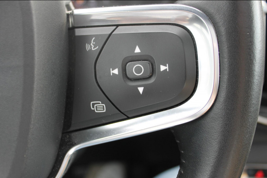 Volvo XC40 B4 211PK Automaat Inscription Panoramisch schuif-kanteldak / Semi elektrisch wegklapbare trekhaak / Adaptieve cruise control / Lederen bekleding / Harman Kardon Audio