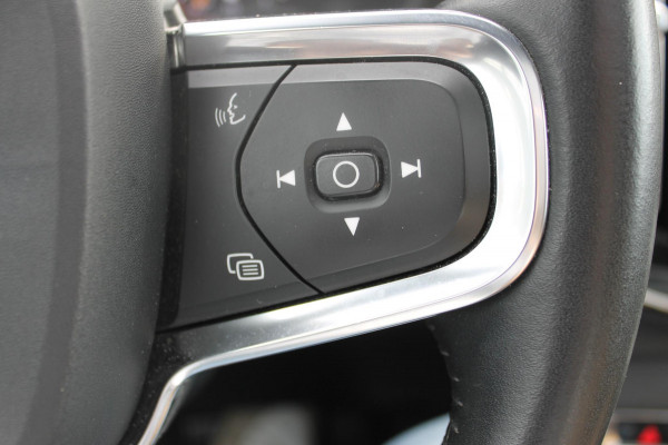 Volvo XC40 B4 211PK Automaat Inscription Panoramisch schuif-kanteldak / Semi elektrisch wegklapbare trekhaak / Adaptieve cruise control / Lederen bekleding / Harman Kardon Audio