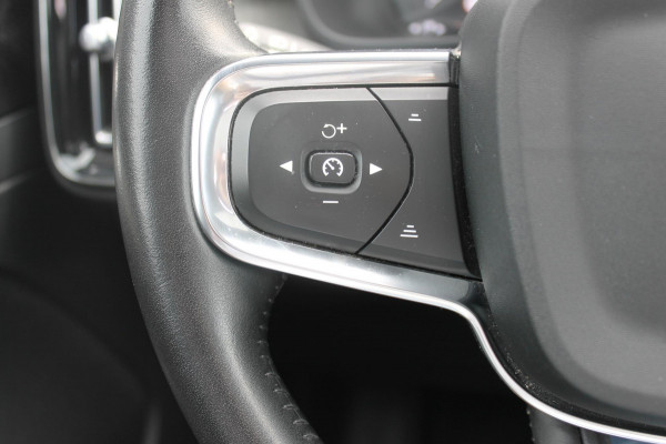 Volvo XC40 B4 211PK Automaat Inscription Panoramisch schuif-kanteldak / Semi elektrisch wegklapbare trekhaak / Adaptieve cruise control / Lederen bekleding / Harman Kardon Audio
