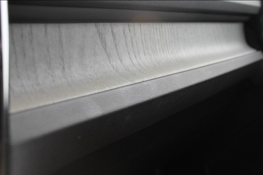 Volvo XC40 B4 211PK Automaat Inscription Panoramisch schuif-kanteldak / Semi elektrisch wegklapbare trekhaak / Adaptieve cruise control / Lederen bekleding / Harman Kardon Audio