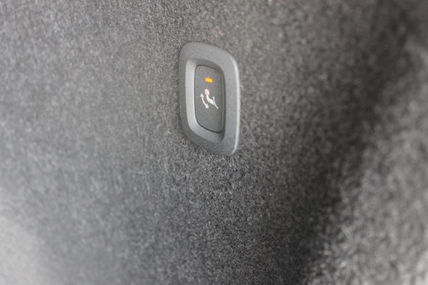 Volvo XC40 B4 211PK Automaat Inscription Panoramisch schuif-kanteldak / Semi elektrisch wegklapbare trekhaak / Adaptieve cruise control / Lederen bekleding / Harman Kardon Audio