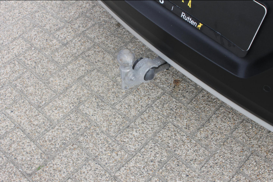 Volvo XC40 B4 211PK Automaat Inscription Panoramisch schuif-kanteldak / Semi elektrisch wegklapbare trekhaak / Adaptieve cruise control / Lederen bekleding / Harman Kardon Audio
