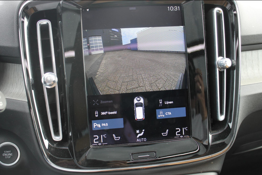 Volvo XC40 B4 211PK Automaat Inscription Panoramisch schuif-kanteldak / Semi elektrisch wegklapbare trekhaak / Adaptieve cruise control / Lederen bekleding / Harman Kardon Audio