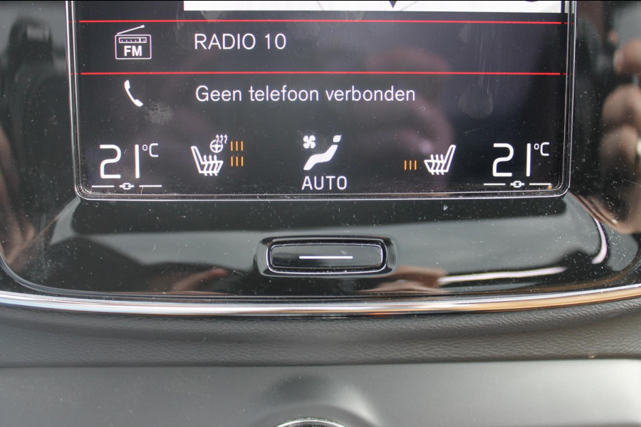 Volvo XC40 B4 211PK Automaat Inscription Panoramisch schuif-kanteldak / Semi elektrisch wegklapbare trekhaak / Adaptieve cruise control / Lederen bekleding / Harman Kardon Audio