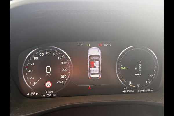 Volvo XC40 1.5 T5 Plug-in hybrid Plus Dark . ACCU 90% . TREKHAAK . DODE HOEKDETECTIE . HARMAN KARDON . STUUR & STOELVERWARMING .