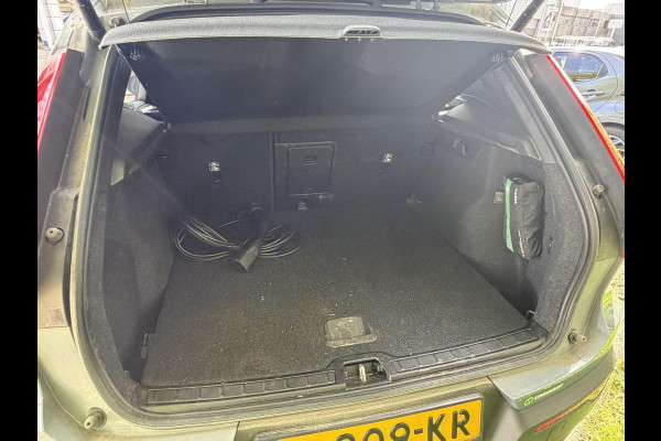 Volvo XC40 1.5 T5 Plug-in hybrid Plus Dark . ACCU 90% . TREKHAAK . DODE HOEKDETECTIE . HARMAN KARDON . STUUR & STOELVERWARMING .