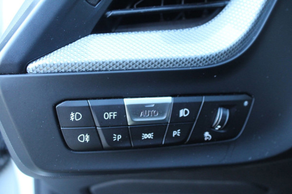 BMW 1-serie 118i 141pk High Executive Edition AUTOMAAT Panoramadak NL-Auto NAP