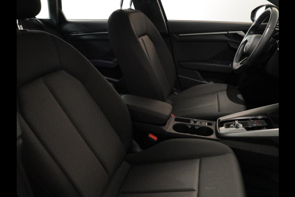 Audi A3 Sportback 30 TFSI Pro Line | Led | Climate Control | Apple carplay & Android Auto | Parkeer sensoren |
