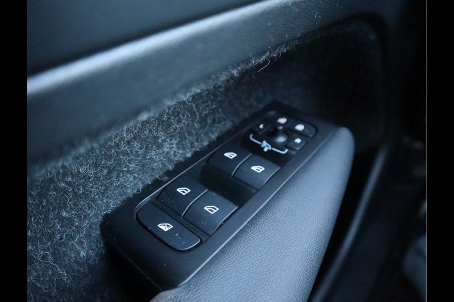 Volvo XC40 Recharge P8 AWD R-Design SOH 88,1% / Stoel-stuurverw. / Camera NL Auto / BTW Auto