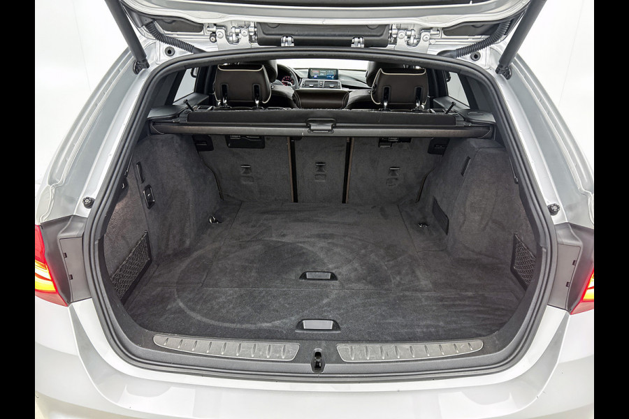 BMW 3 Serie Touring 330i High Executive M-sport( NL-auto, Dealer onderH, Panorama, LederdashB, Camera, Head-up, Navi Prof,, Etc)