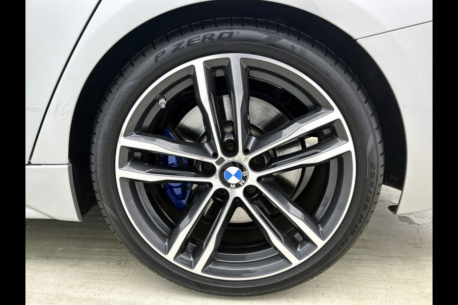 BMW 3 Serie Touring 330i High Executive M-sport( NL-auto, Dealer onderH, Panorama, LederdashB, Camera, Head-up, Navi Prof,, Etc)