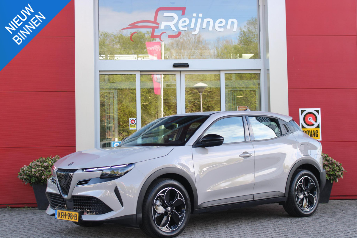 Alfa Romeo junior 156PK Elettrica 54 kWh | DRAADLOZE APPLE CARPLAY/ANDROID AUTO | PARKEERSENSOREN ACHTER |  CLIMATE CONTROL | VERKEERSBORDEN HERKENNING | ADAPTIVE CRUISE CONTROL | KEYLESS START | LICHTMETALEN VELGEN | LED KOPLAMPEN | LED ACHTERLICHTEN | SCUDETTO "LEGGENDA" |