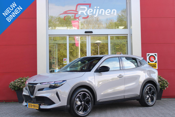 Alfa Romeo junior 156PK Elettrica 54 kWh | DRAADLOZE APPLE CARPLAY/ANDROID AUTO | PARKEERSENSOREN ACHTER |  CLIMATE CONTROL | VERKEERSBORDEN HERKENNING | ADAPTIVE CRUISE CONTROL | KEYLESS START | LICHTMETALEN VELGEN | LED KOPLAMPEN | LED ACHTERLICHTEN | SCUDETTO "LEGGENDA" |