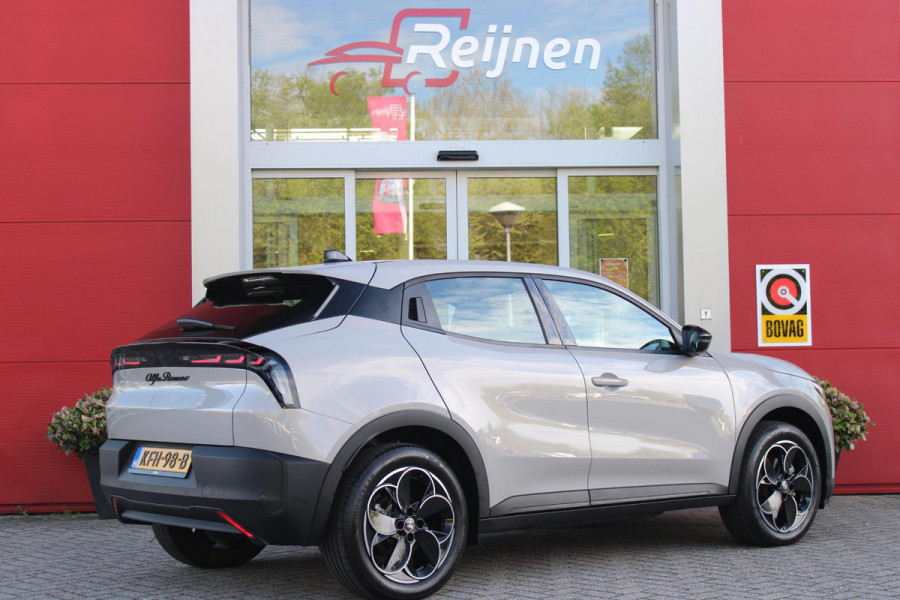 Alfa Romeo junior 156PK Elettrica 54 kWh | DRAADLOZE APPLE CARPLAY/ANDROID AUTO | PARKEERSENSOREN ACHTER |  CLIMATE CONTROL | VERKEERSBORDEN HERKENNING | ADAPTIVE CRUISE CONTROL | KEYLESS START | LICHTMETALEN VELGEN | LED KOPLAMPEN | LED ACHTERLICHTEN | SCUDETTO "LEGGENDA" |