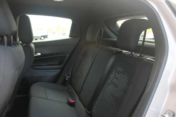 Alfa Romeo junior 156PK Elettrica 54 kWh | DRAADLOZE APPLE CARPLAY/ANDROID AUTO | PARKEERSENSOREN ACHTER |  CLIMATE CONTROL | VERKEERSBORDEN HERKENNING | ADAPTIVE CRUISE CONTROL | KEYLESS START | LICHTMETALEN VELGEN | LED KOPLAMPEN | LED ACHTERLICHTEN | SCUDETTO "LEGGENDA" |