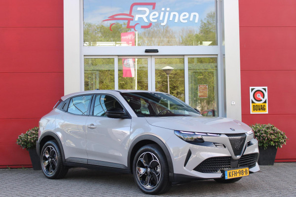 Alfa Romeo junior 156PK Elettrica 54 kWh | DRAADLOZE APPLE CARPLAY/ANDROID AUTO | PARKEERSENSOREN ACHTER |  CLIMATE CONTROL | VERKEERSBORDEN HERKENNING | ADAPTIVE CRUISE CONTROL | KEYLESS START | LICHTMETALEN VELGEN | LED KOPLAMPEN | LED ACHTERLICHTEN | SCUDETTO "LEGGENDA" |