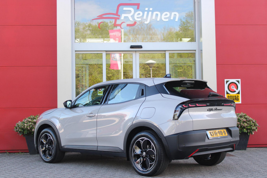 Alfa Romeo junior 156PK Elettrica 54 kWh | DRAADLOZE APPLE CARPLAY/ANDROID AUTO | PARKEERSENSOREN ACHTER |  CLIMATE CONTROL | VERKEERSBORDEN HERKENNING | ADAPTIVE CRUISE CONTROL | KEYLESS START | LICHTMETALEN VELGEN | LED KOPLAMPEN | LED ACHTERLICHTEN | SCUDETTO "LEGGENDA" |