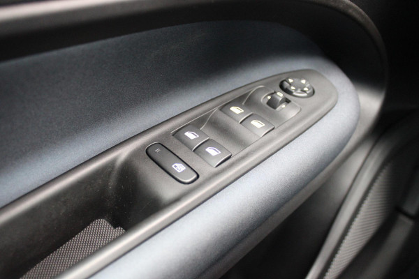 Alfa Romeo junior 156PK Elettrica 54 kWh | DRAADLOZE APPLE CARPLAY/ANDROID AUTO | PARKEERSENSOREN ACHTER |  CLIMATE CONTROL | VERKEERSBORDEN HERKENNING | ADAPTIVE CRUISE CONTROL | KEYLESS START | LICHTMETALEN VELGEN | LED KOPLAMPEN | LED ACHTERLICHTEN | SCUDETTO "LEGGENDA" |