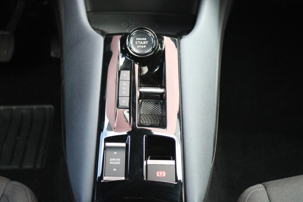 Alfa Romeo junior 156PK Elettrica 54 kWh | DRAADLOZE APPLE CARPLAY/ANDROID AUTO | PARKEERSENSOREN ACHTER |  CLIMATE CONTROL | VERKEERSBORDEN HERKENNING | ADAPTIVE CRUISE CONTROL | KEYLESS START | LICHTMETALEN VELGEN | LED KOPLAMPEN | LED ACHTERLICHTEN | SCUDETTO "LEGGENDA" |