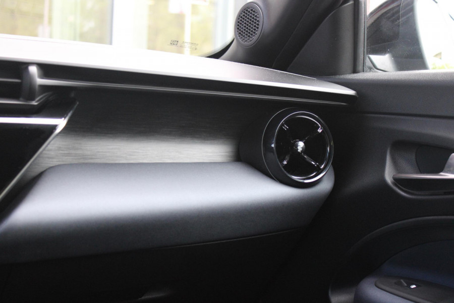 Alfa Romeo junior 156PK Elettrica 54 kWh | DRAADLOZE APPLE CARPLAY/ANDROID AUTO | PARKEERSENSOREN ACHTER |  CLIMATE CONTROL | VERKEERSBORDEN HERKENNING | ADAPTIVE CRUISE CONTROL | KEYLESS START | LICHTMETALEN VELGEN | LED KOPLAMPEN | LED ACHTERLICHTEN | SCUDETTO "LEGGENDA" |